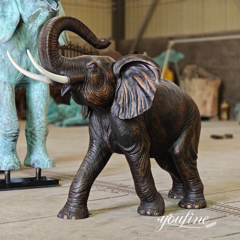 sculptuur van een babyolifant