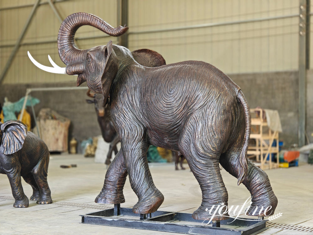 Details van het beeld van de moederolifant