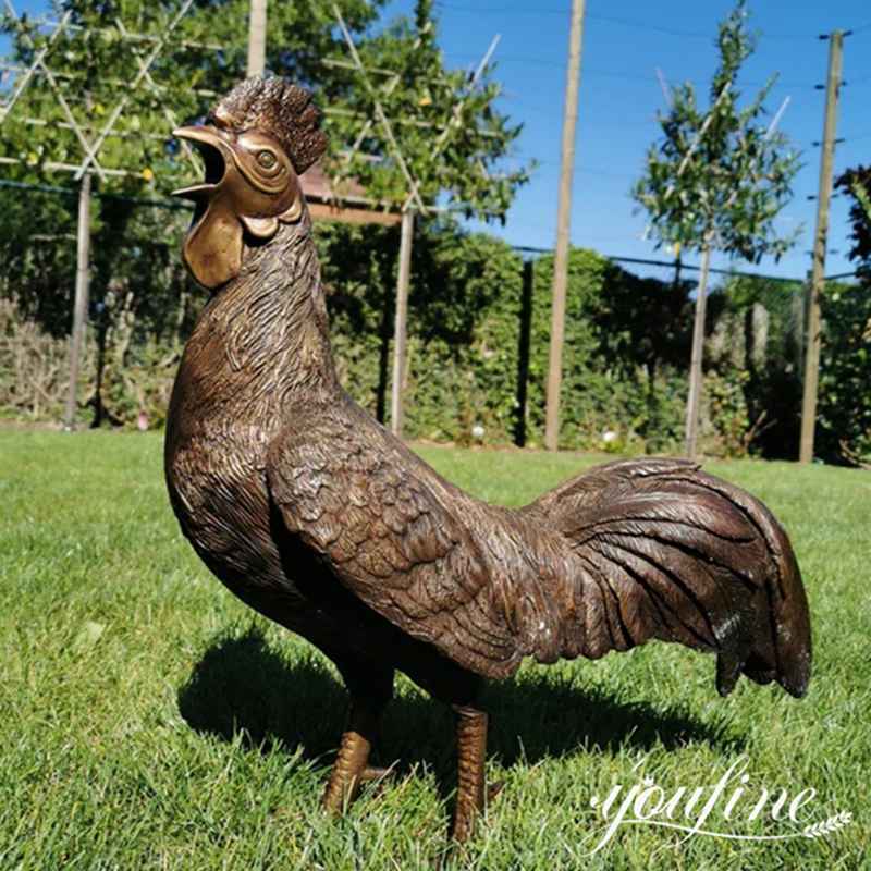 Rooster Statue Details: