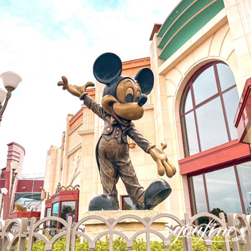 Mickey Mouse Statue Details: