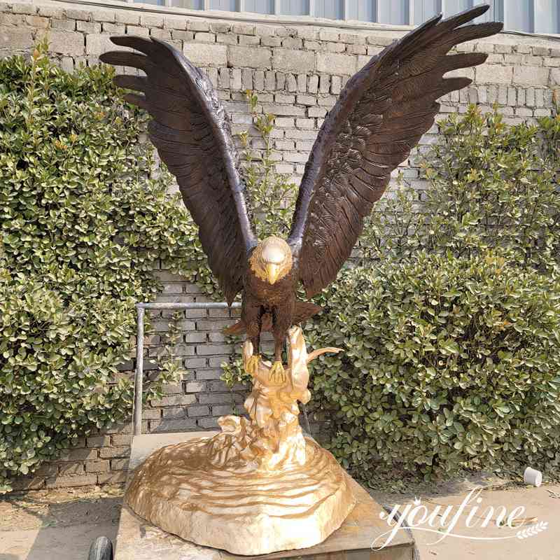 Eagle Statue Details: