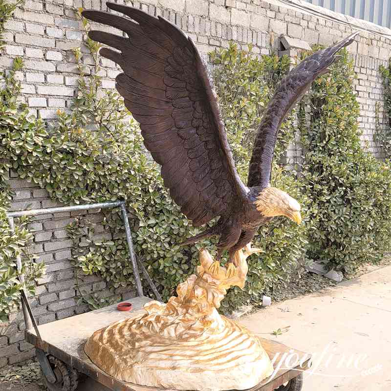 Eagle Statue Details: