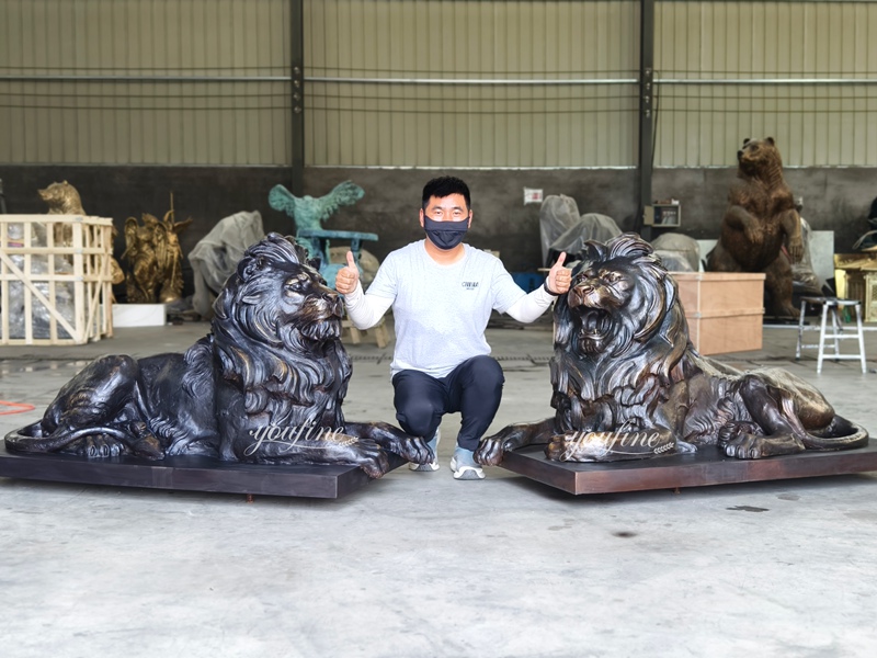 black Large Lion Staute