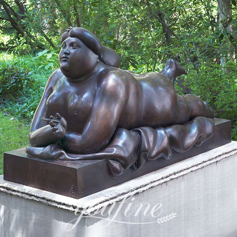 Woman Smoking A Cigarette-YouFine Sculpture