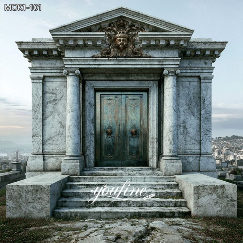 Mausoleo di famiglia in marmo con porte in bronzo per cimitero