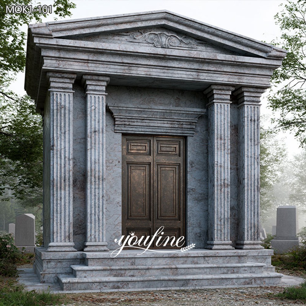 Mausoleo in marmo con porte in bronzo per cimitero