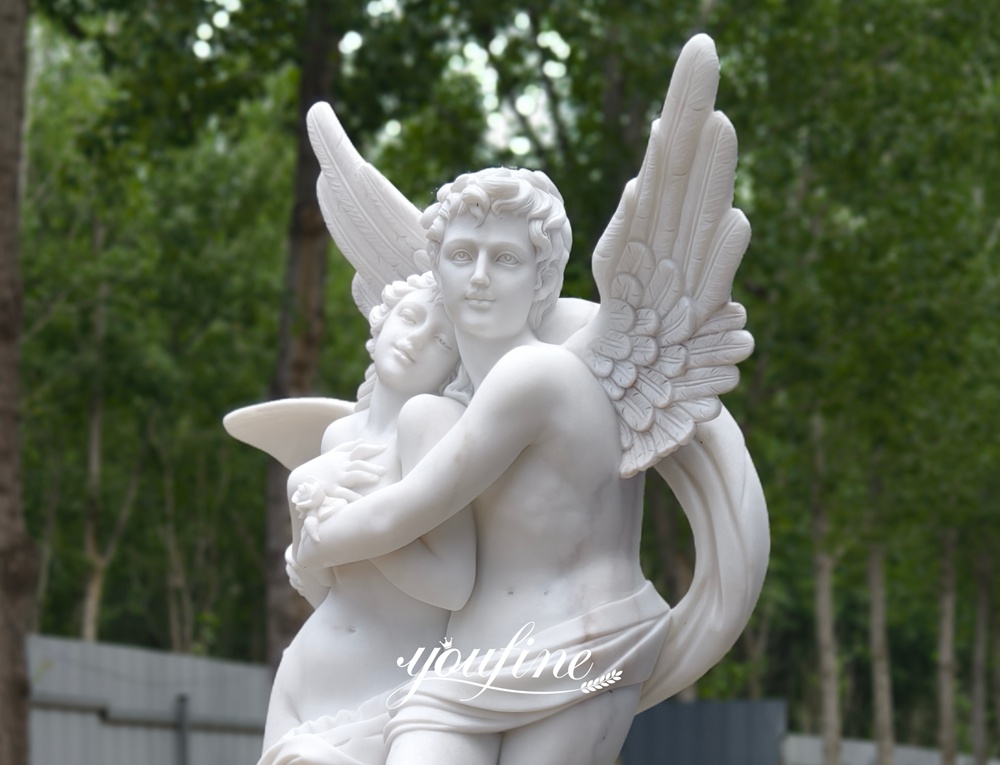 Scultura classica in marmo raffigurante Cupido e Psiche.