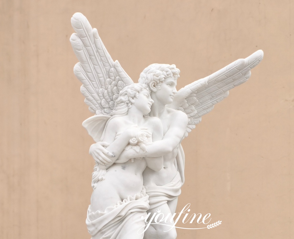 Scultura a grandezza naturale di Cupido e Psiche in marmo.