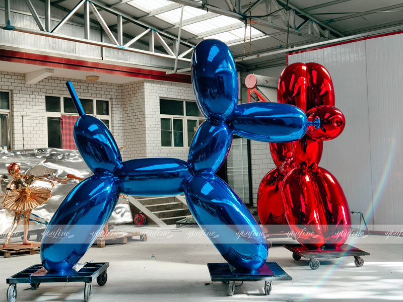 extra large balloon dog sculpture