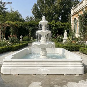 großer Platzbrunnen