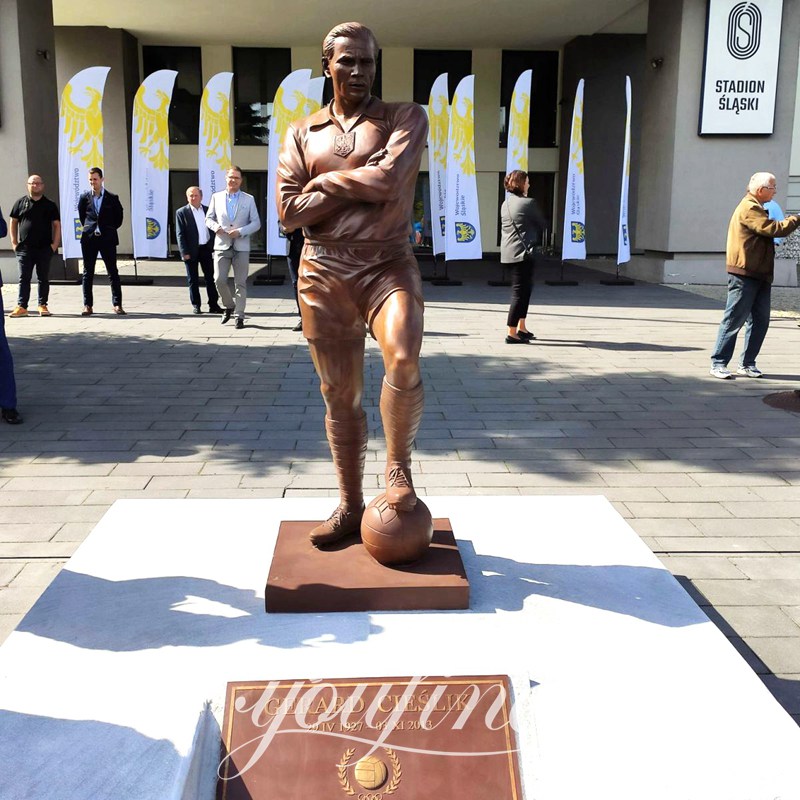 Bronze Footballer Gerard Cieślik Statue from Poland Stadium Feedback