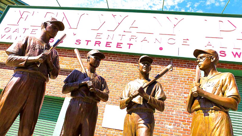 boston-fenway-park-statue