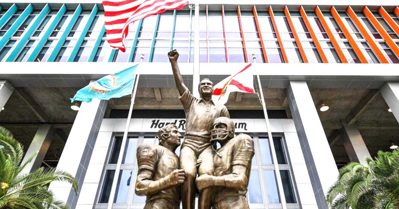 don-shula-statue