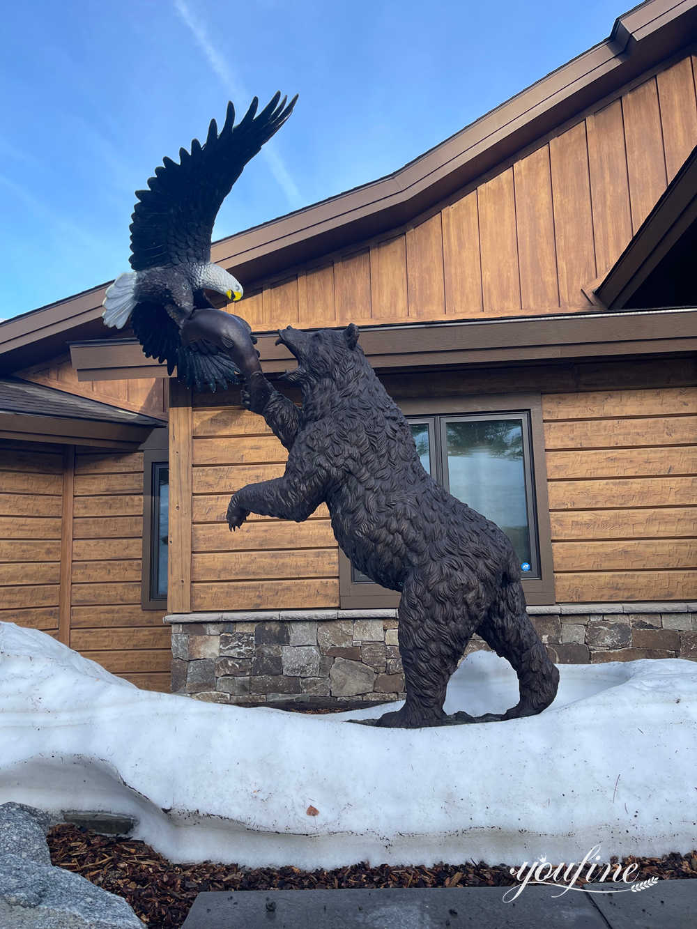 Feedback de cliente americano sobre escultura de bronze de um grande urso e águia
