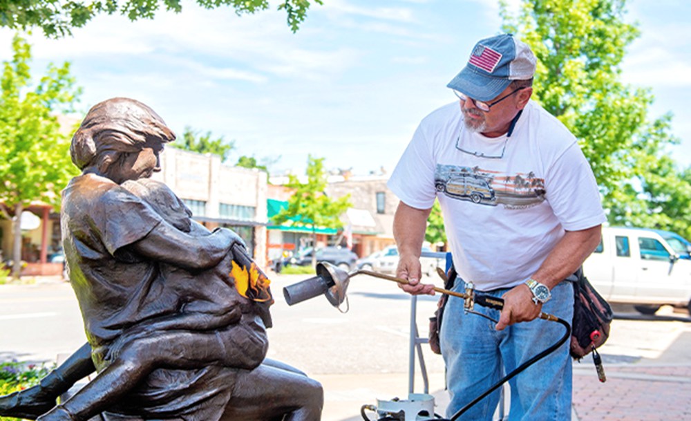 Professional maintain bronze statues