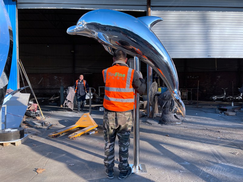 stainless steel whale sculpture (1)
