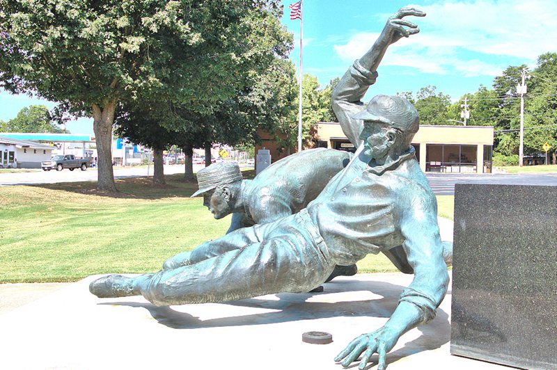 ty-cobb-statue