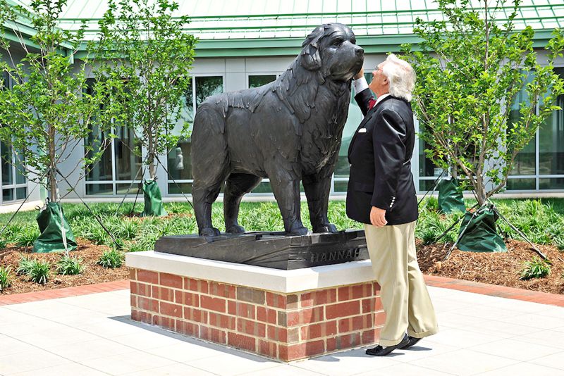 Custom-made Dog sculptures