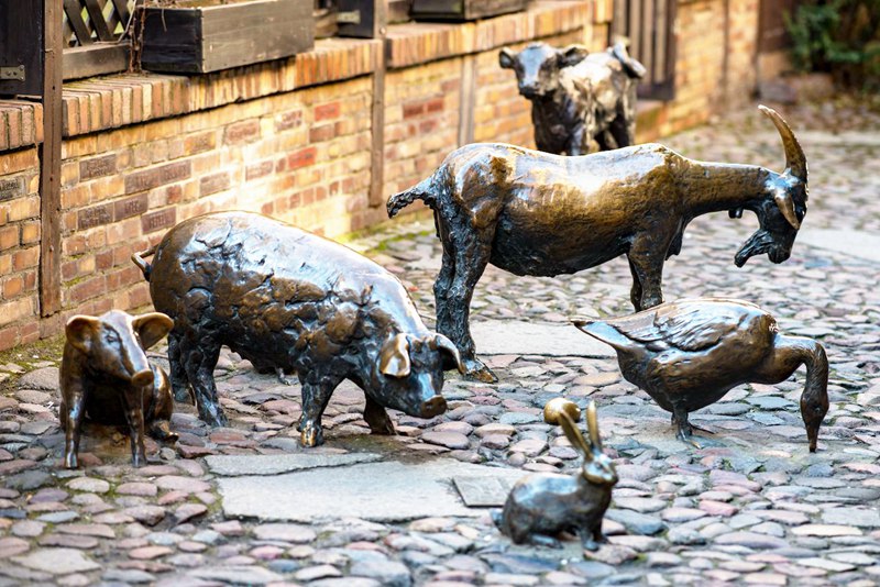 animal statues group