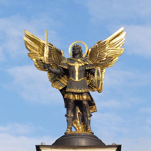 Archange angel statue
