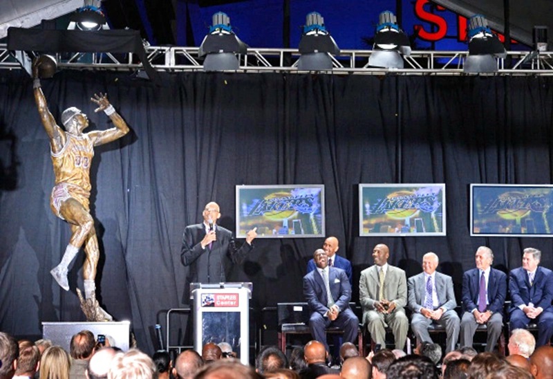 Kareem Abdul-Jabbar Sky Hook bronze Statue