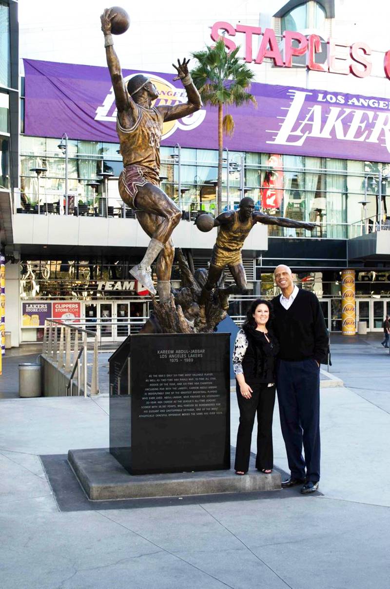 BREAKING: Kobe Bryant statue outside LA's  Arena