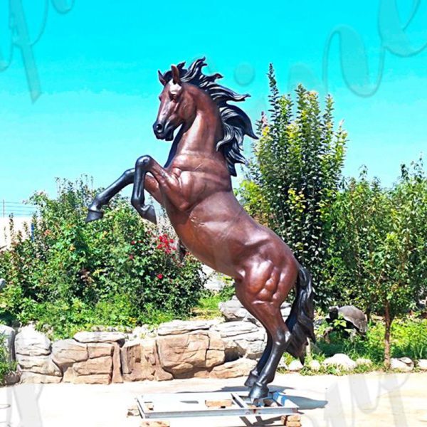 large horse sculpture