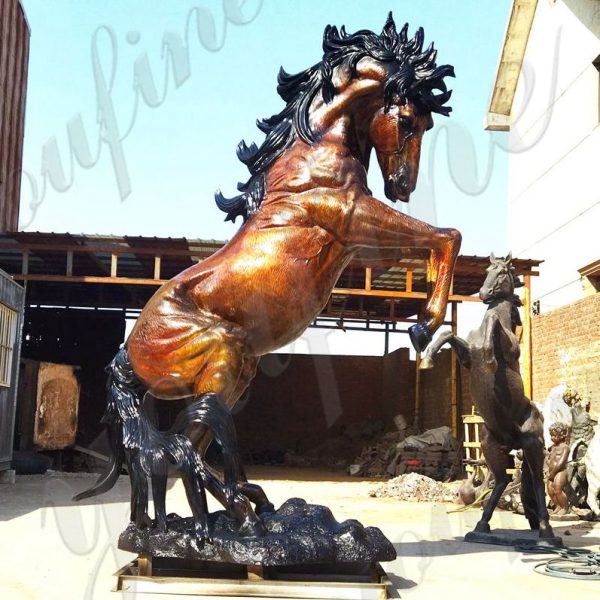 large horse sculptures