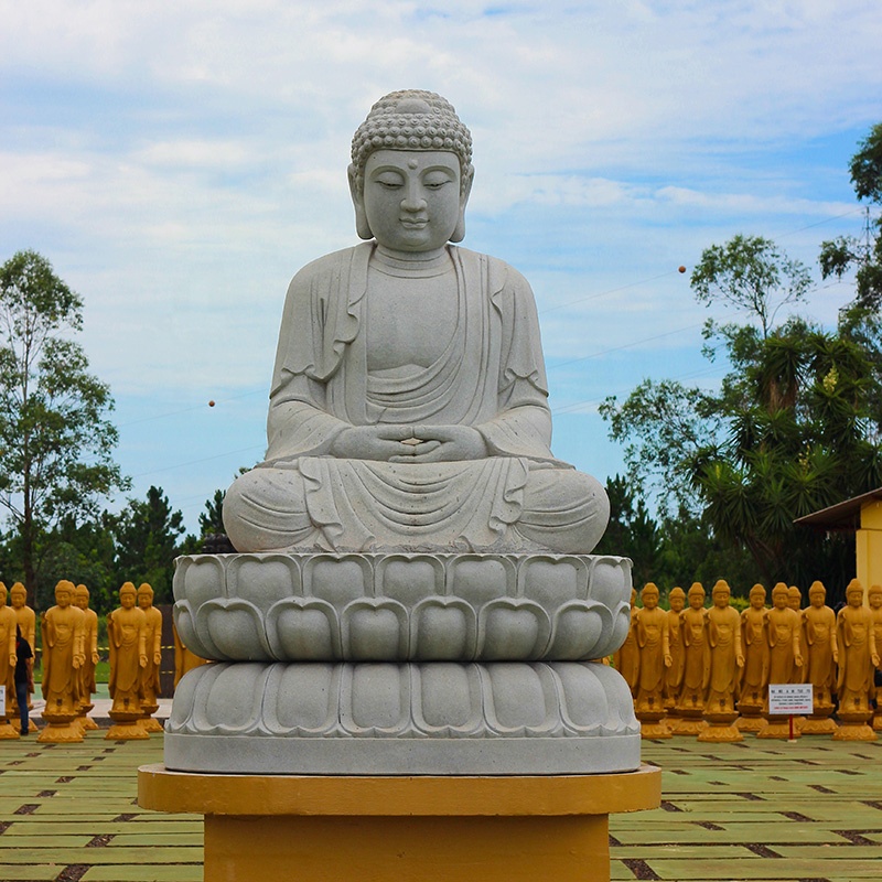 Buddha Shakyamuni statue