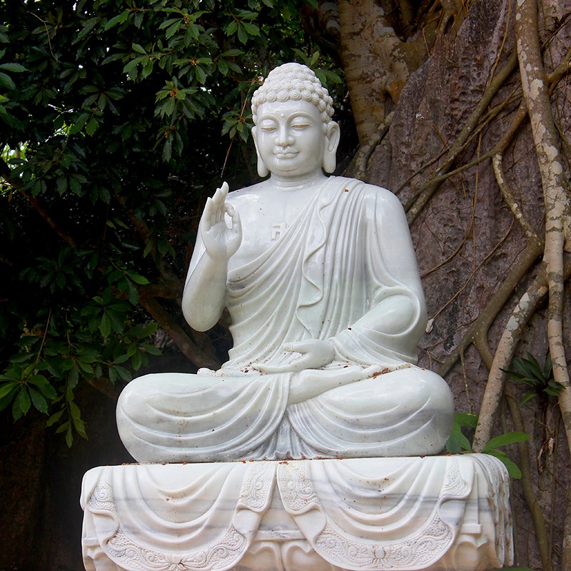 Buddha Shakyamuni statue