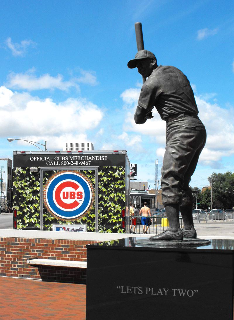 Ernie Banks bronze Statue - Wrigley Field, Chicago