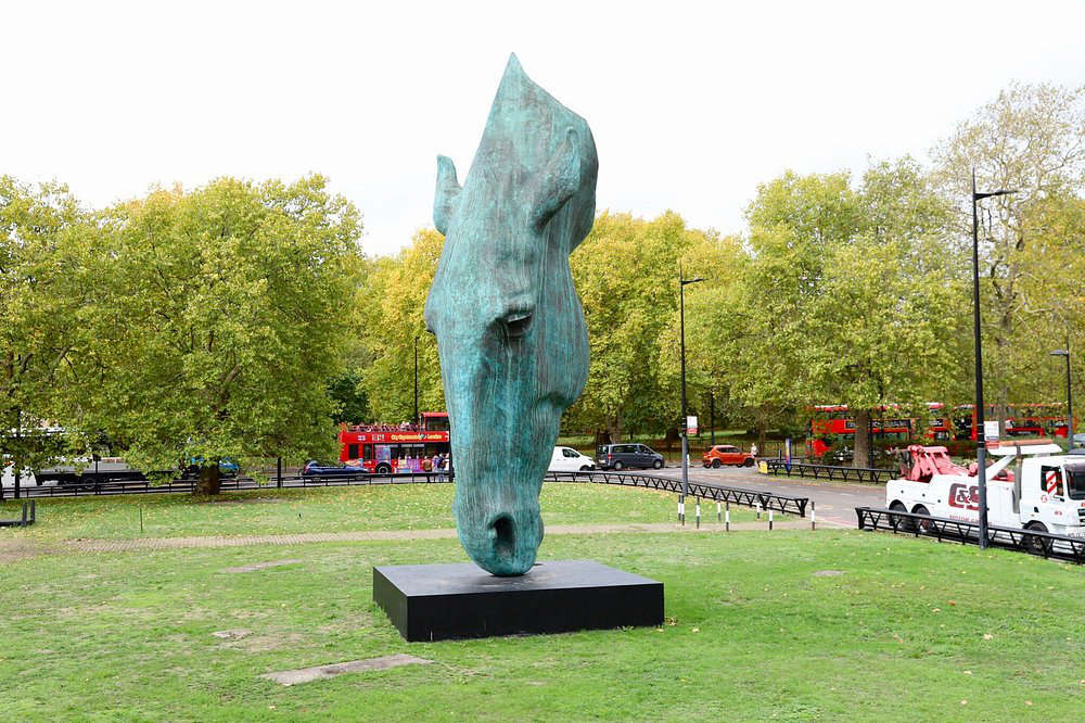 Gaint Still Water Horse Head Famous Sculpture