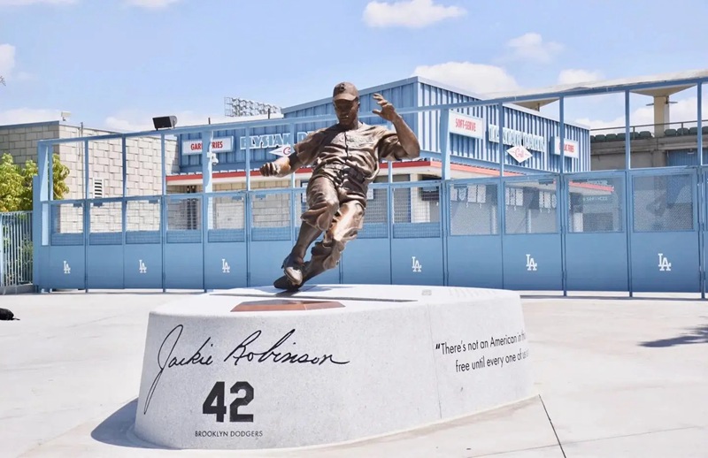 Jackie Robinson Statue