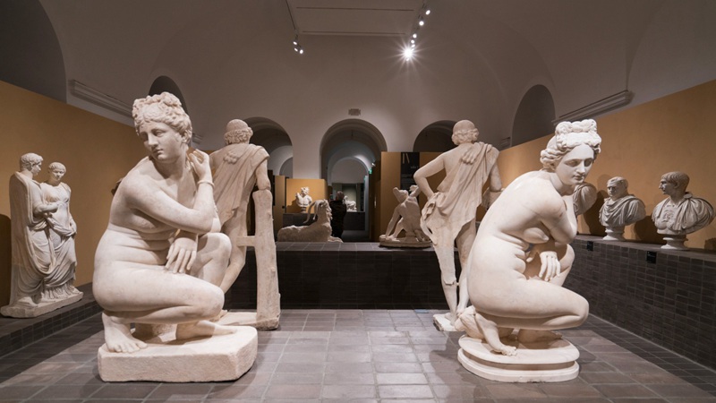 Lely Venus-Crouching Aphrodite Statue
