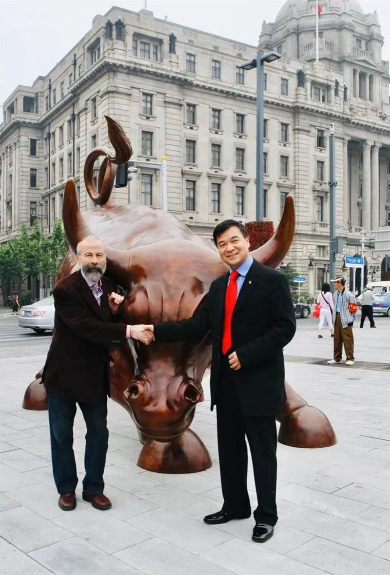 Shanghai replica of the Wall Street Bull