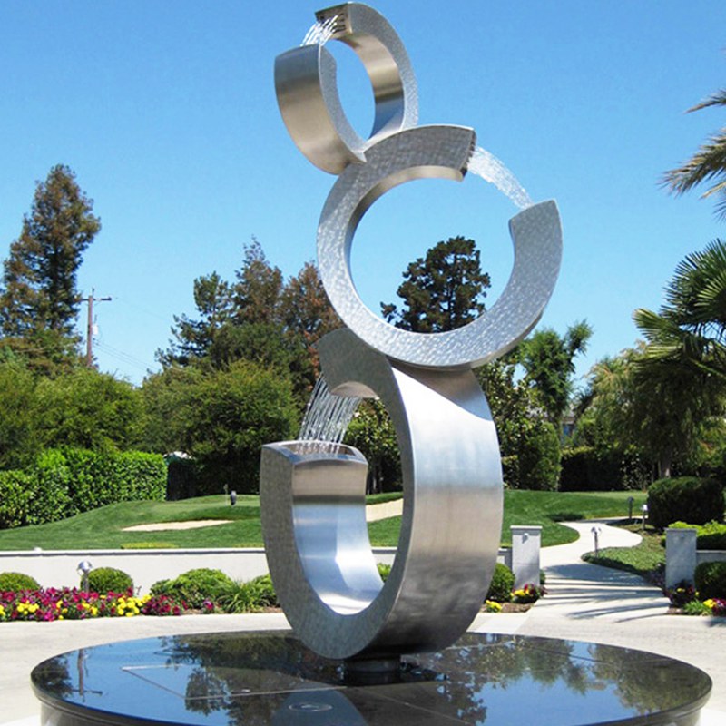 Stainless steel fountain with 3 Cs