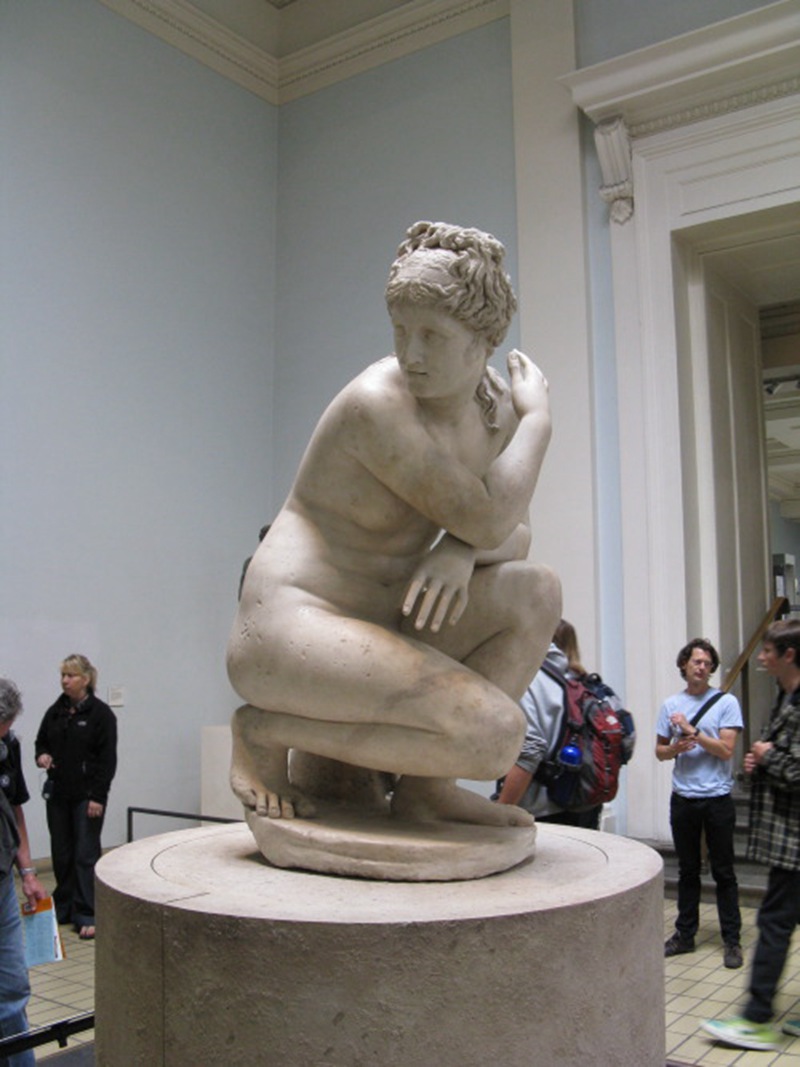 aphrodite statue louvre
