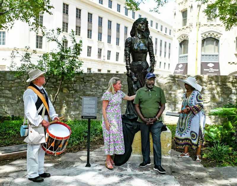 bronze Alamo unveils first statues of African American figures