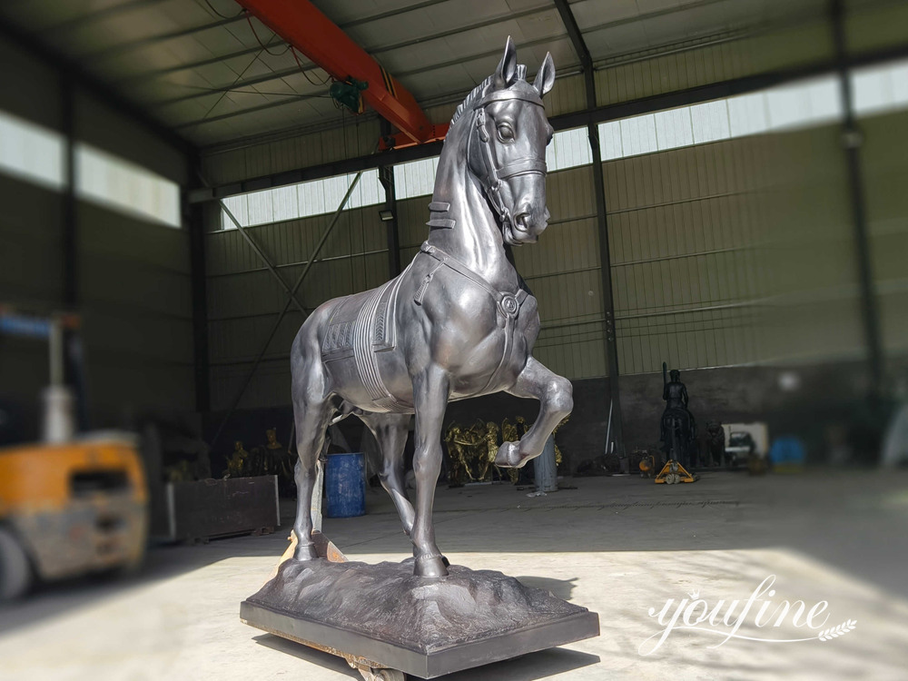 bronze walking horse sculpture finished by YouFine Fabriek (1)