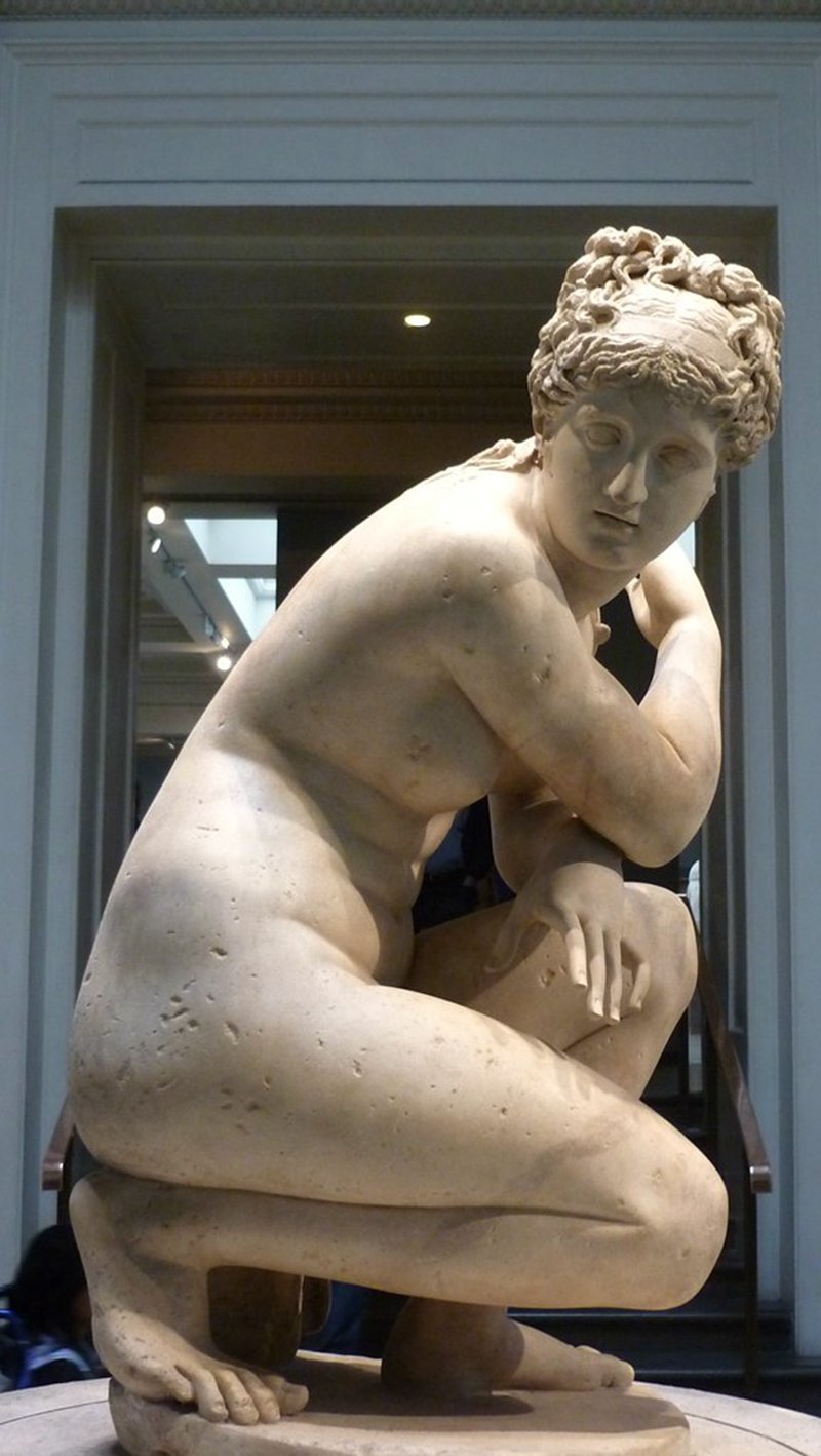 greek aphrodite statue