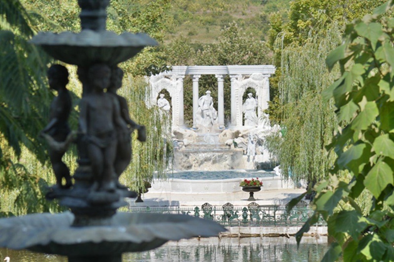large water trevi garden fountain