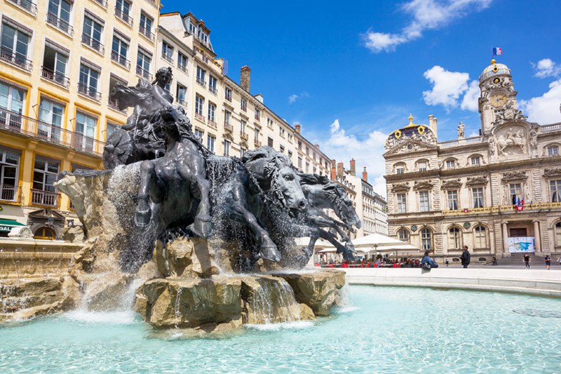 renovation-de-la-fontaine-bartholdi-place-des-terreaux_
