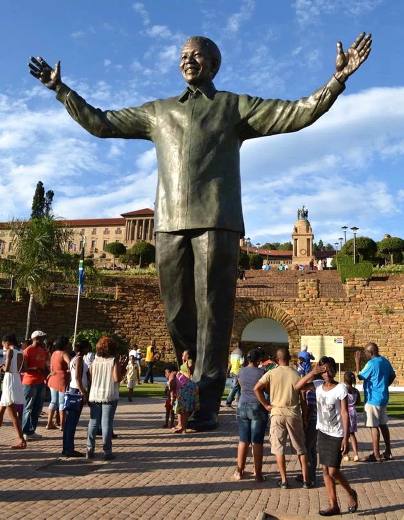 tallest bronze figure statues in africa