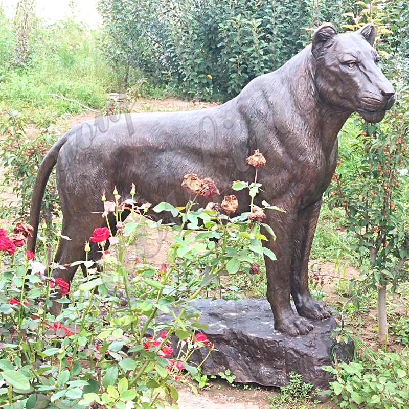 family bronze lion statue