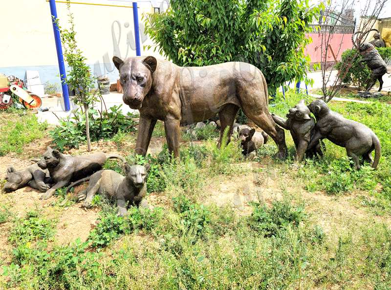 mother and children bronze lion statue