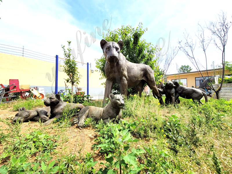 mother and son bronze lion statue