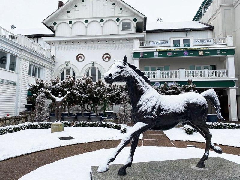 bronze horse sculpture