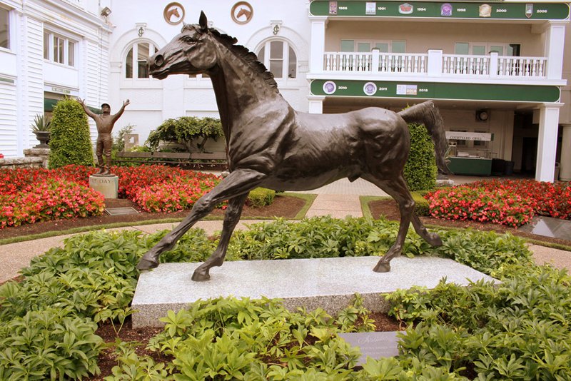 bronze horse statue
