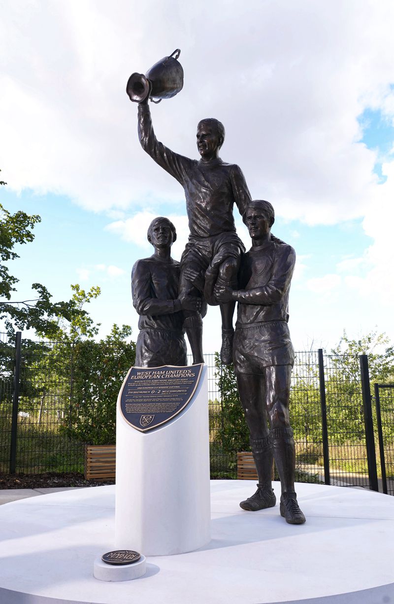 Bobby Moore O.B.E bronze statue