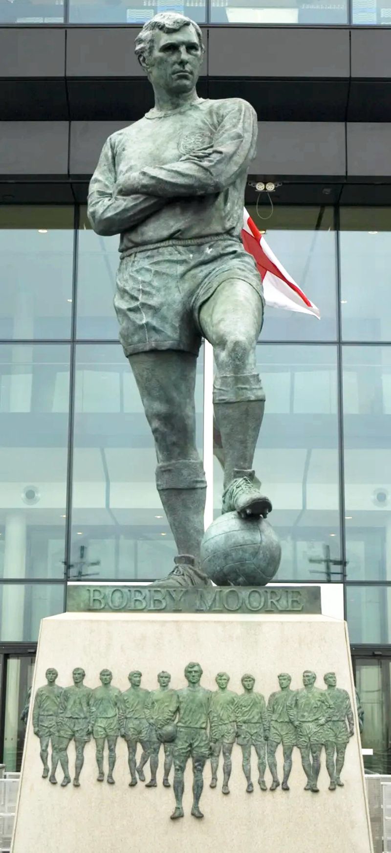 Bobby Moore O.B.E statue
